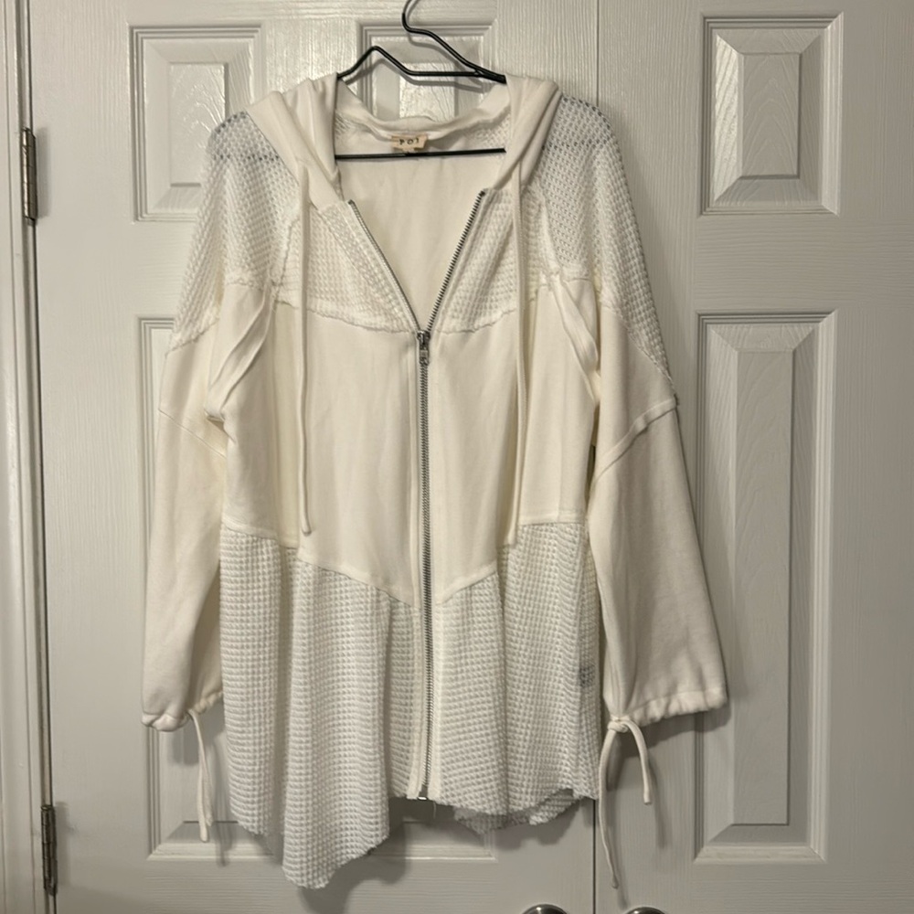 POL NWOT Ivory Mixed Media Zip Front Hoodie Asymmetrical Hem Boutique
